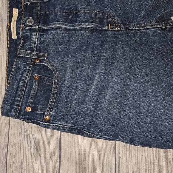 Levi's Women's Wedgie Straight Jeans Medium Wash Size 29 - Picture 3 of 11